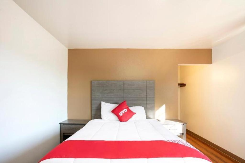 Oyo Hotel Kalama Экстерьер фото